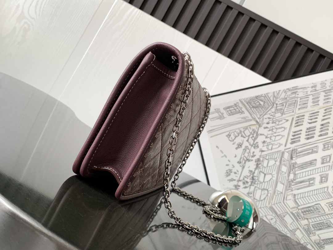 Alexandre Iii Shoulder Bag In Burgundy